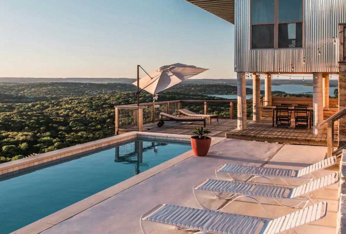 Real-World-Examples-of-Luxurious-Texas-Retreat-Houses-with-Pools-in-San-Antonio