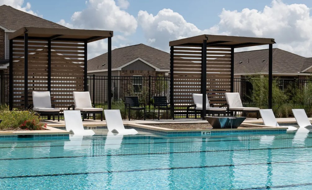 What-to-Consider-When-Buying-a-House-in-San-Antonio-with-a-Pool